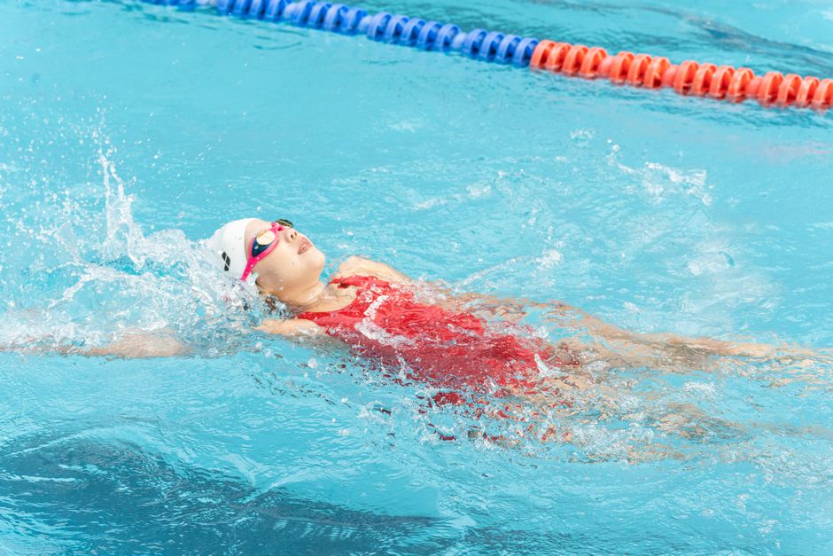 Home 9 How to Swim Backstroke for Kids: A Step-by-Step Guide