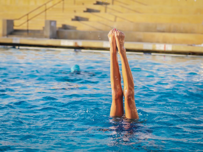 Sinking hips in freestyle