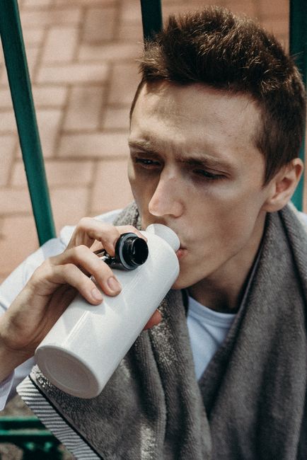 How Much Water Should Your Young Athlete Drink? 1 Youth athlete hydration