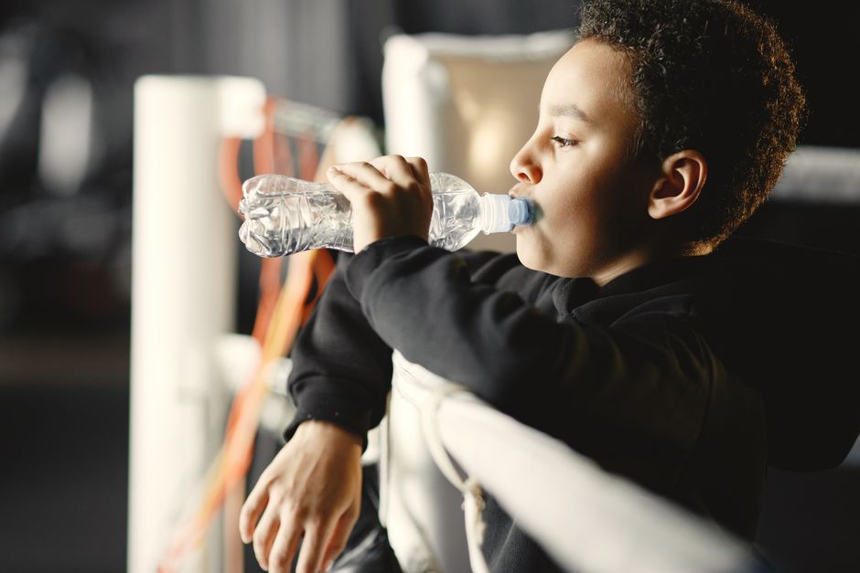 How Much Water Should Your Young Athlete Drink? 2 Youth athlete hydration