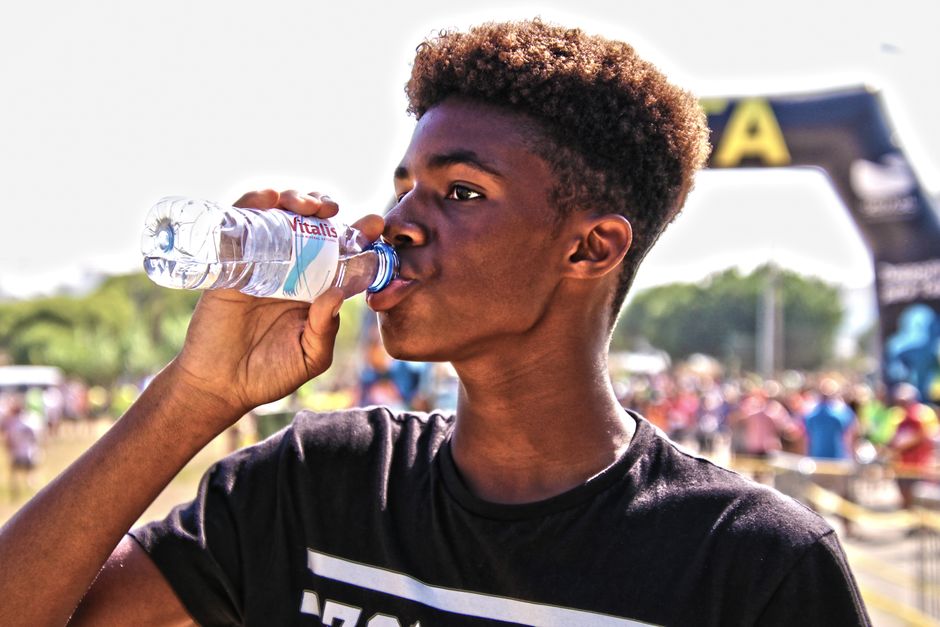 Home 10 How Much Water Should Your Young Athlete Drink?