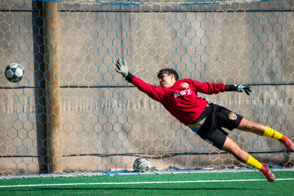 Youth Soccer Goalkeeper Drills: 7 At-Home Exercises 1 Youth soccer goalkeeper drills